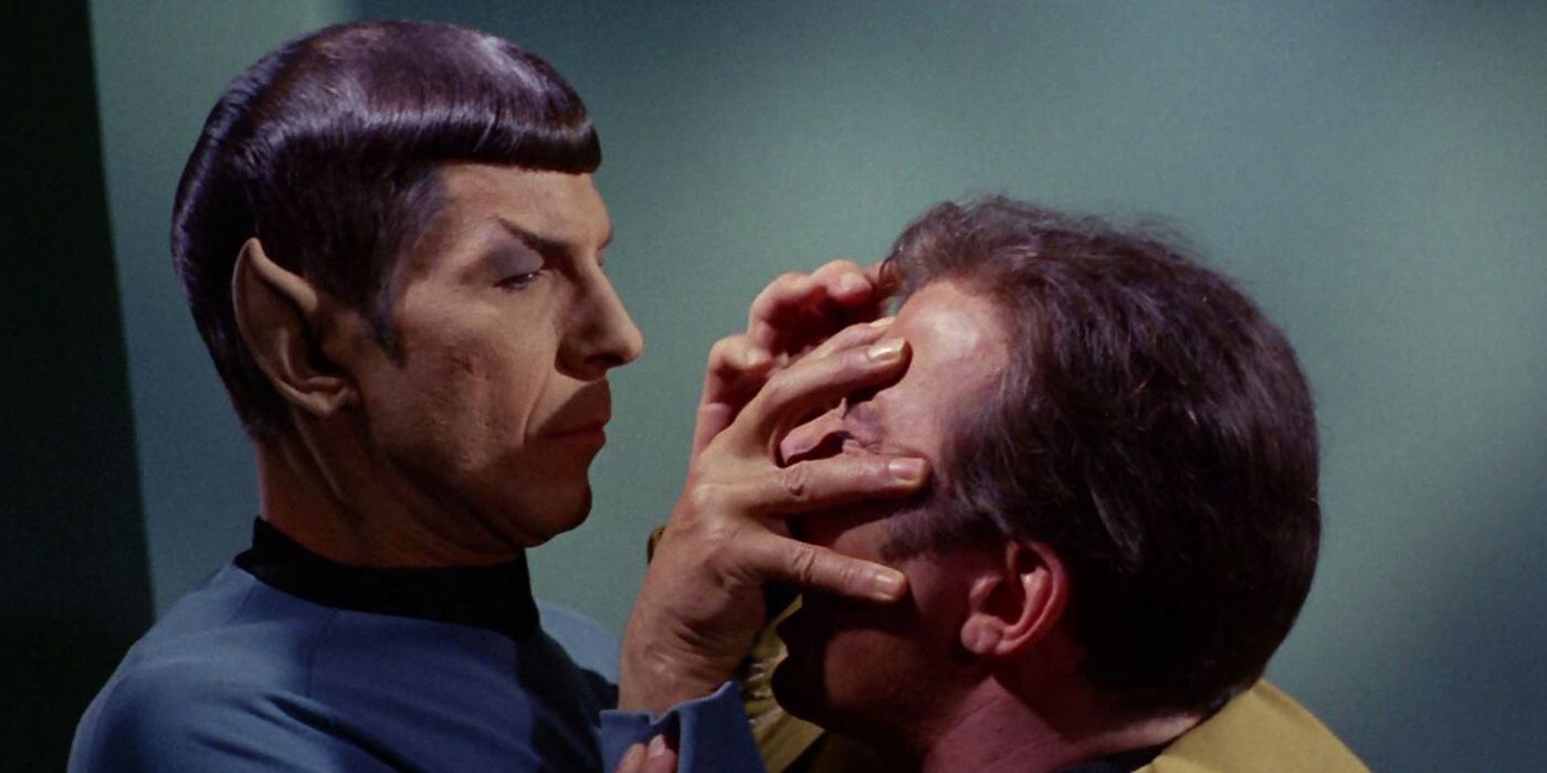 Spock using the Vulcan Death Grip in Star Trek
