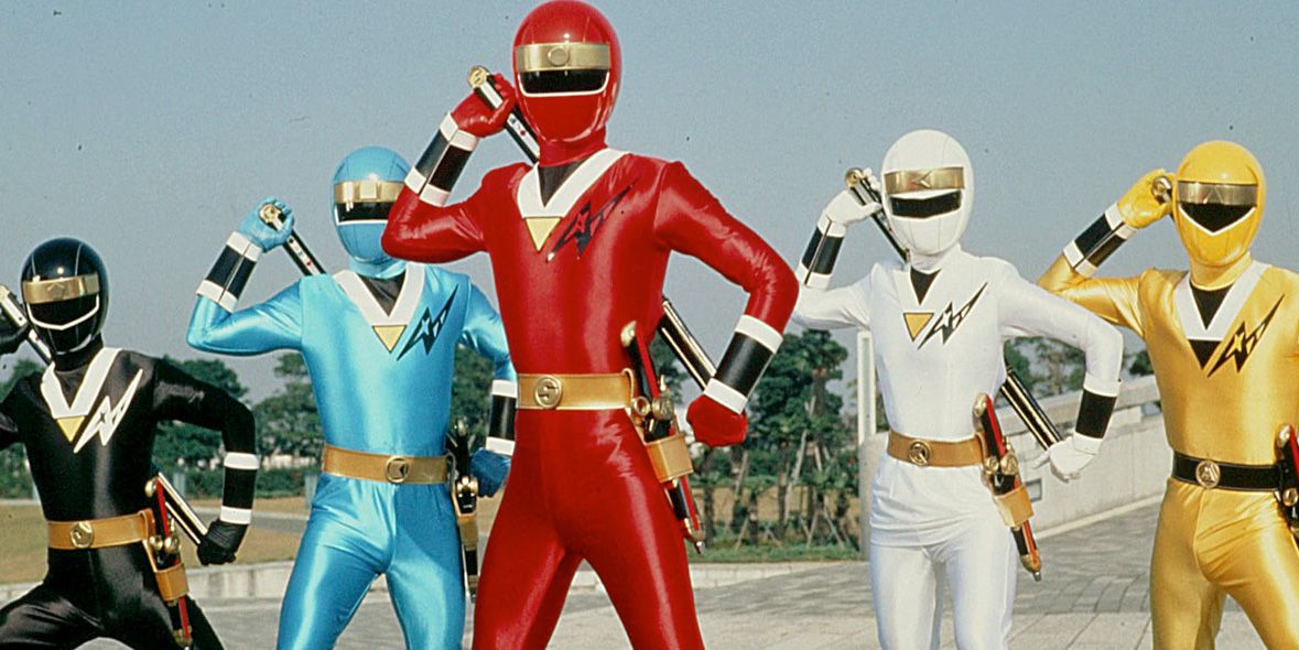The Alien Rangers of Aquitar pose in uniform with their staffs in Mighty Morphin Power Rangers Season 3