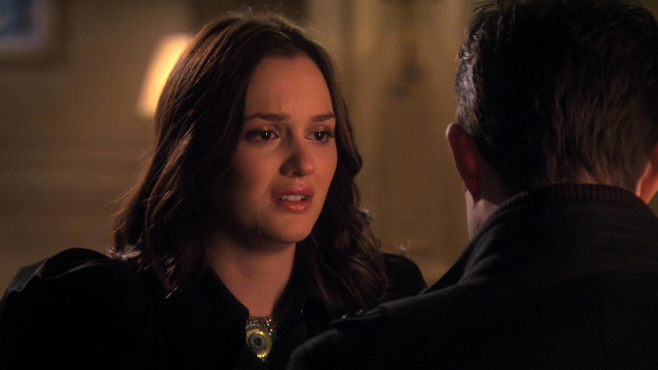 Gossip Girl Blair crying in front of Chuck