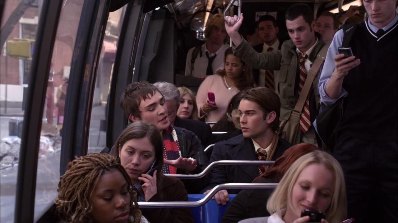 Gossip Girl Fan Calls Out Major Plot Holes in Pilot Episode