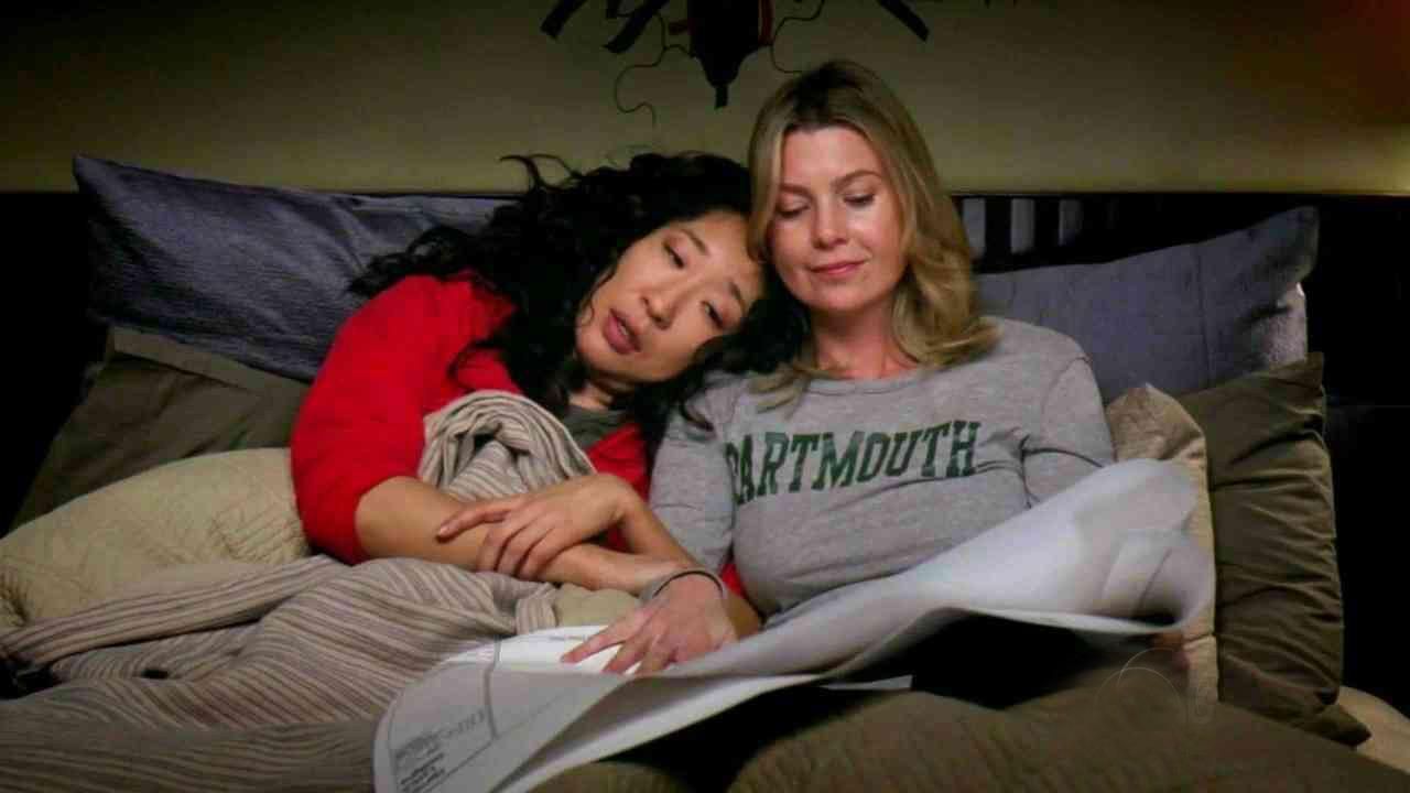 Christina Yang and Meredith Grey in bed
