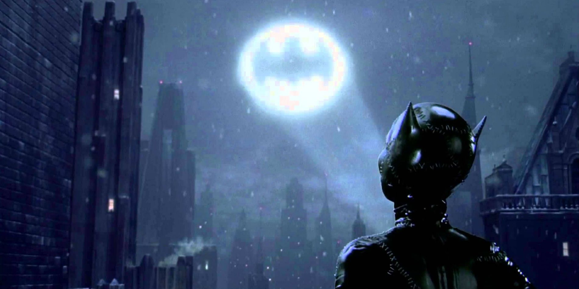 Batman Returns - Catwoman and Bat-Signal