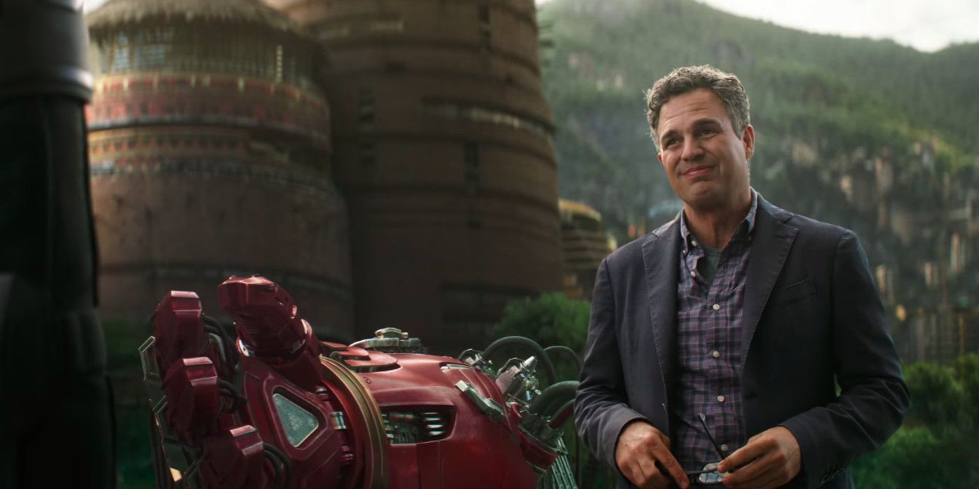 Bruce Banner next to the Hulkbuster Gauntlet in Avengers Infinity War
