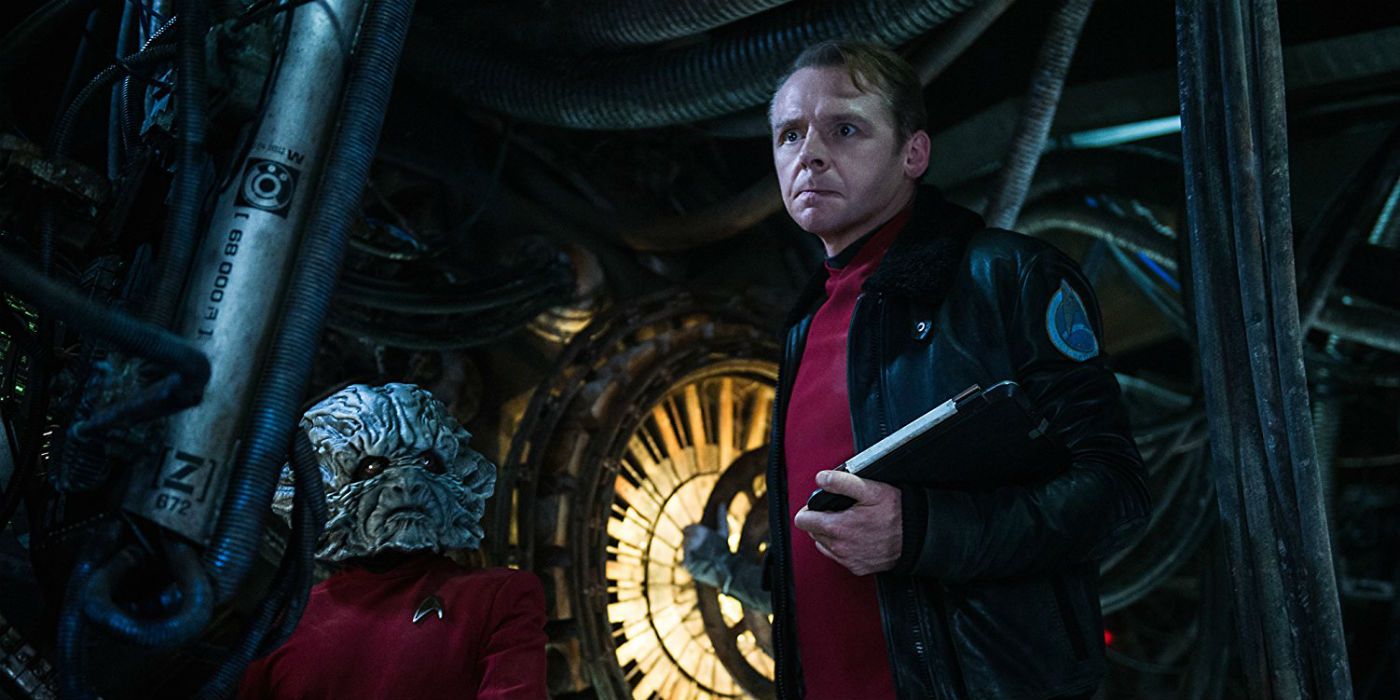 Deep Roy and Simon Pegg in Star Trek Beyond (photo: Paramount Pictures)