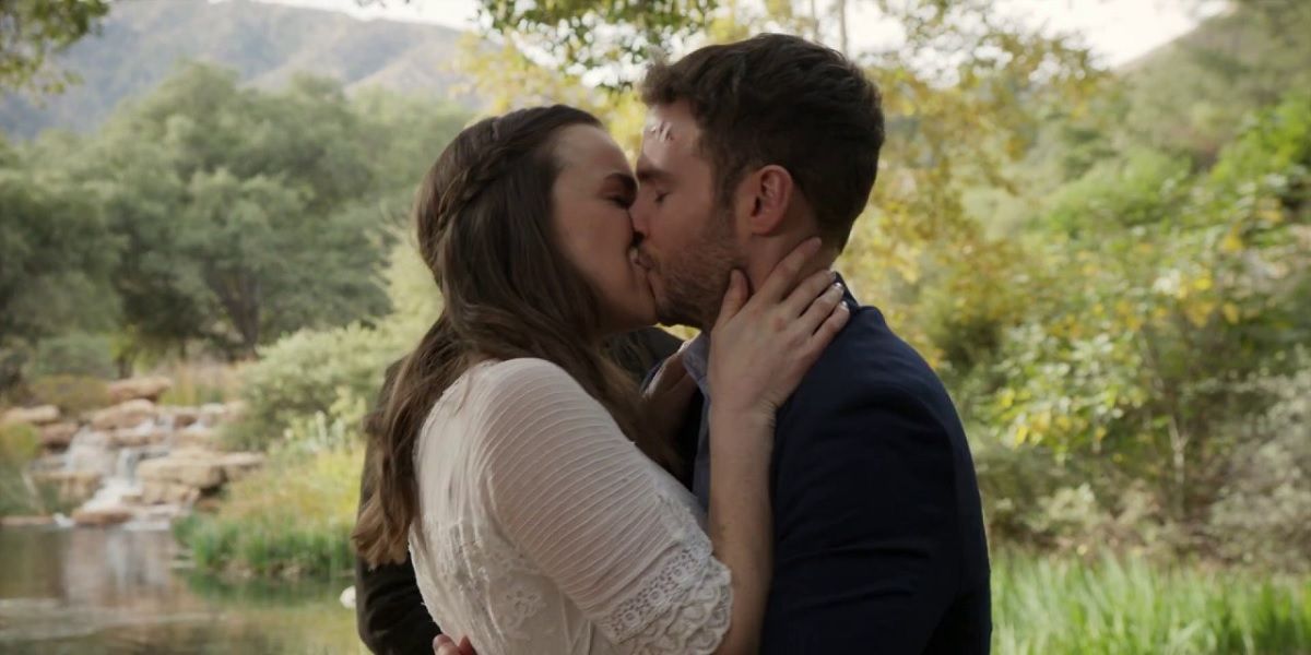 Jemma and Leo share a kiss for the first time in Agents Of SHIELD