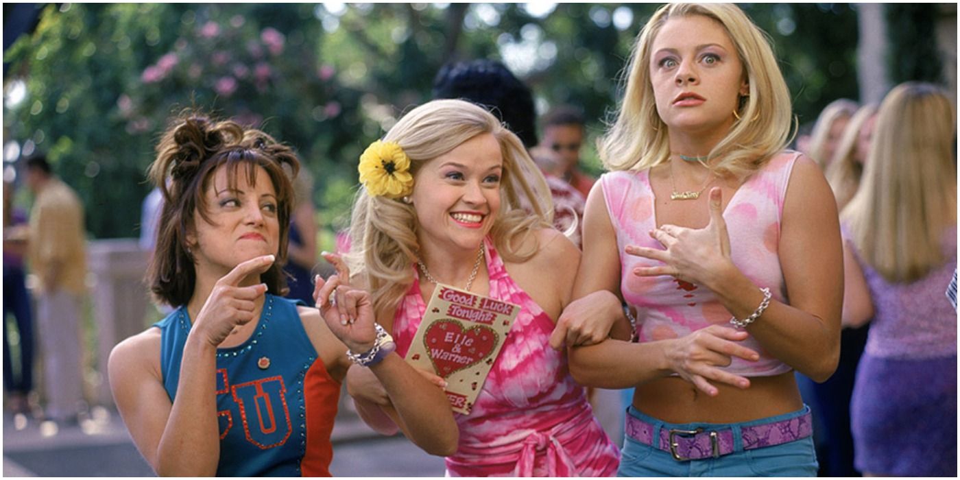 Reese Witherspoon and sorority girls in Legally Blonde
