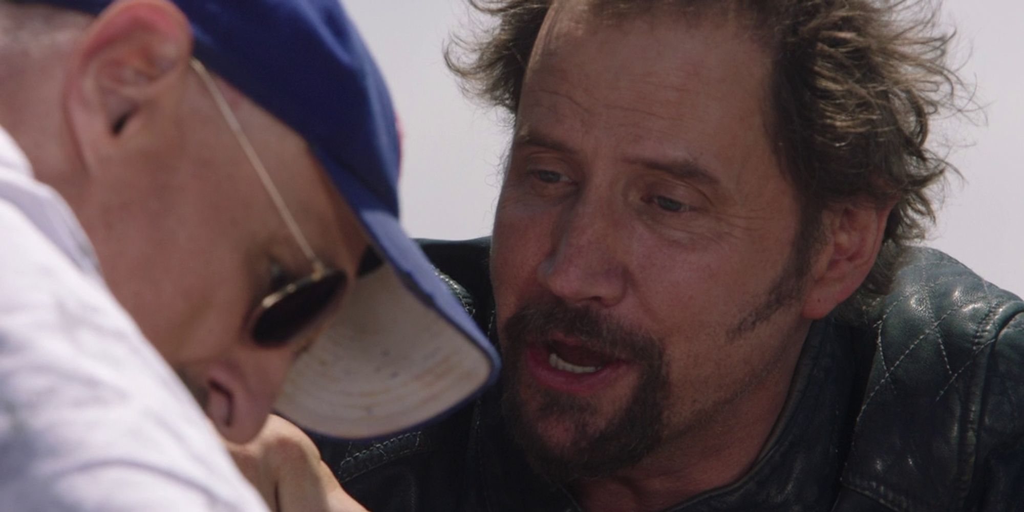 Jamie Kennedy talks to Michael Gross in Tremors: A Cold Day in Hell