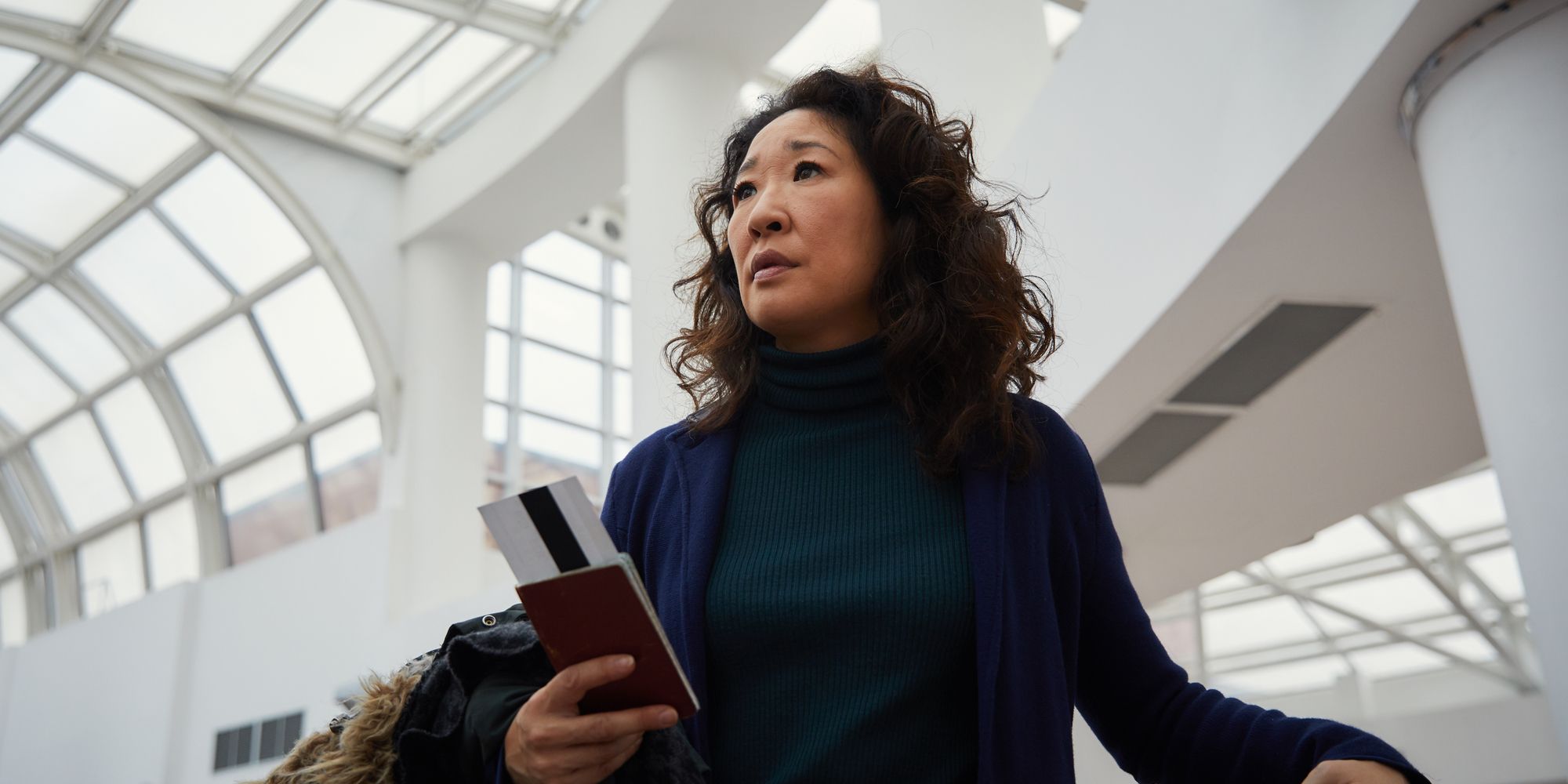 Eve gets a room key from a receptionist in Killing Eve