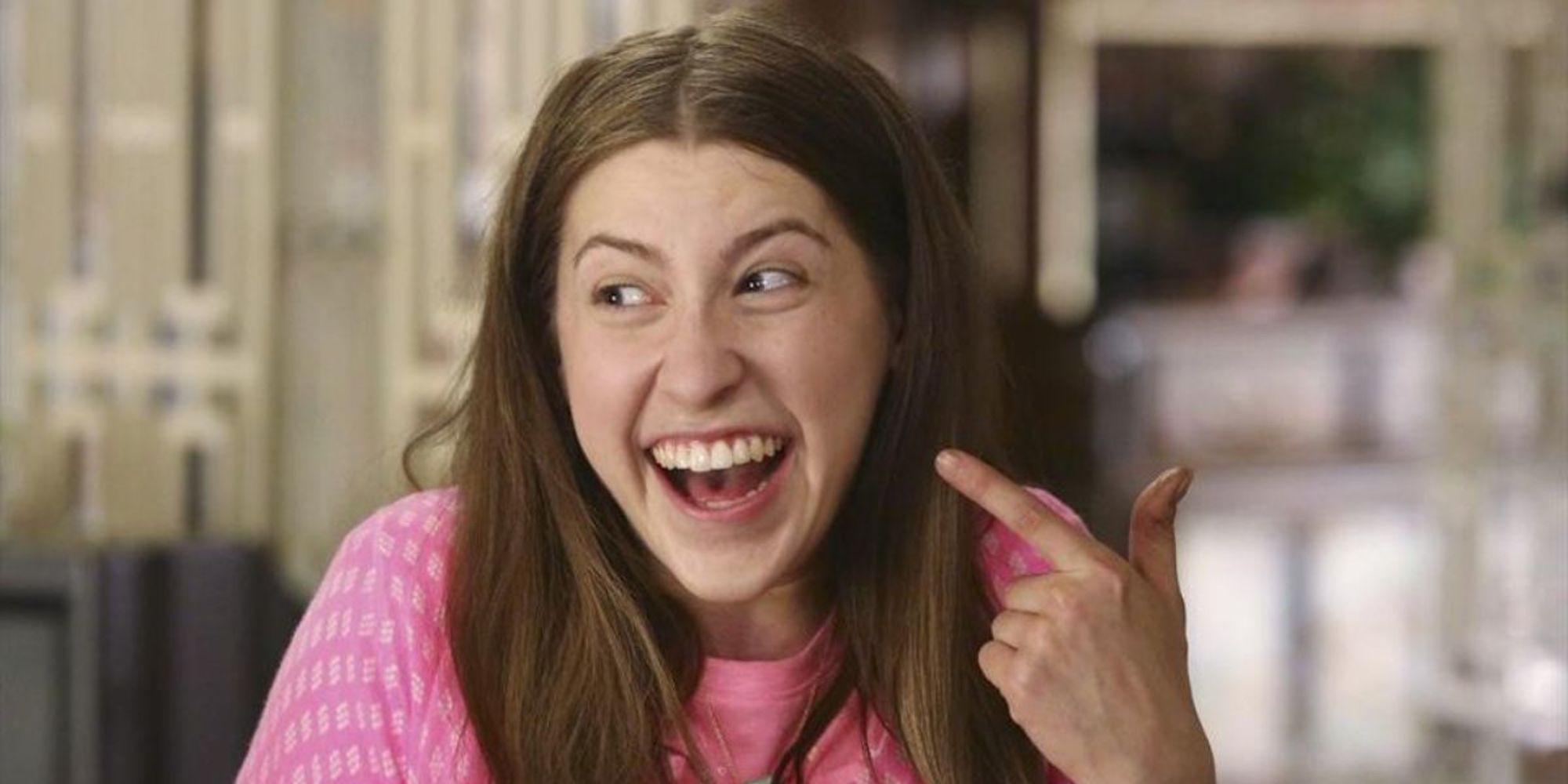 Sue Heck from The Middle pointing her finger and smiling
