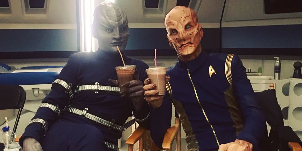 Mary Chieffo as L'Rell and Doug Jones as Saru on Star Trek: Discovery with smoothies
