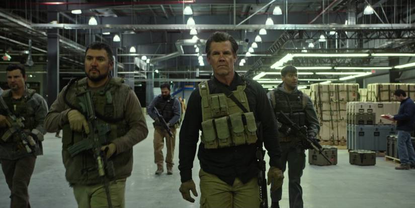 Matt walking through a warehouse in Sicario: Day of the Soldado