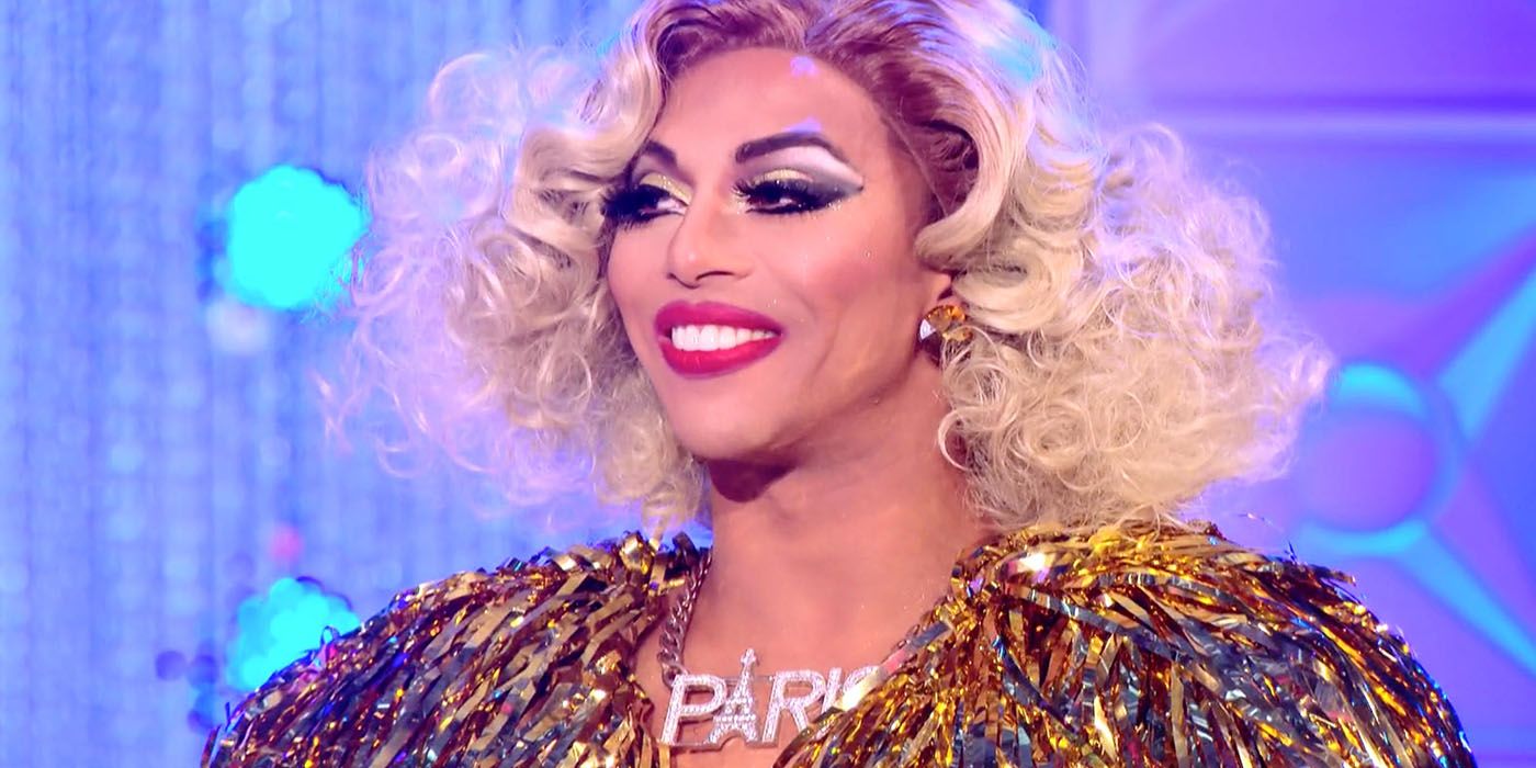 Shangela souriante sur le podium de RuPaul's Drag Race