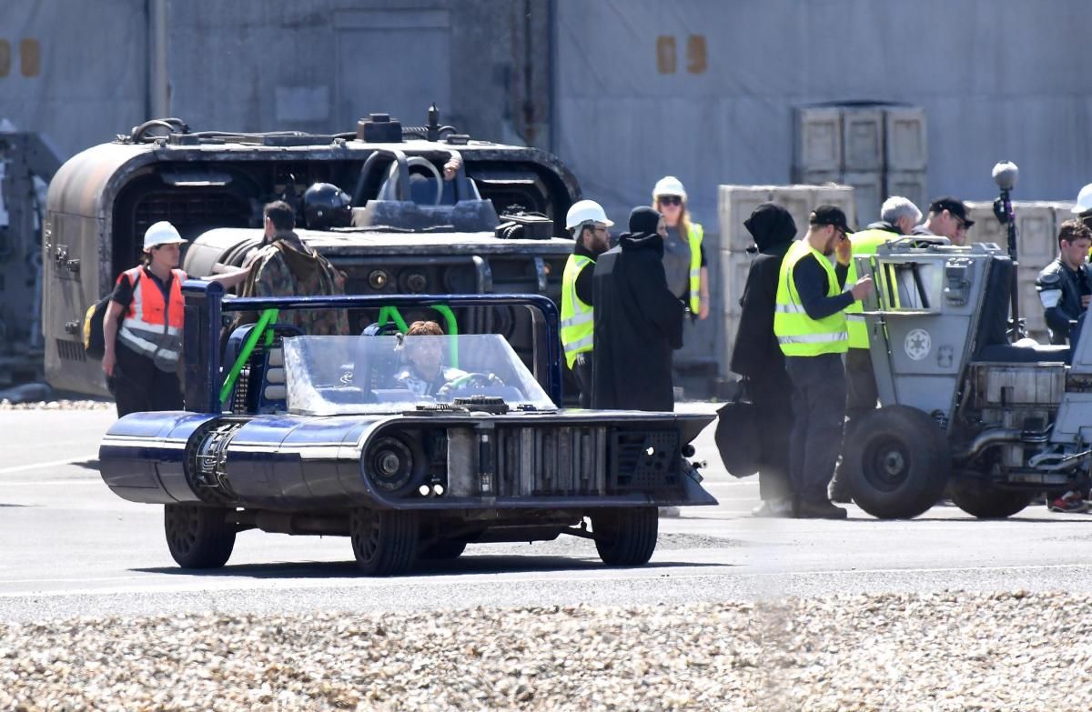Speeder vehicle from Solo a Star Wars Story