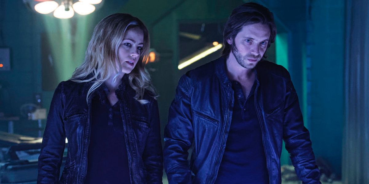Amands Schull and Aaron Stanford in 12 Monkeys Series Finale