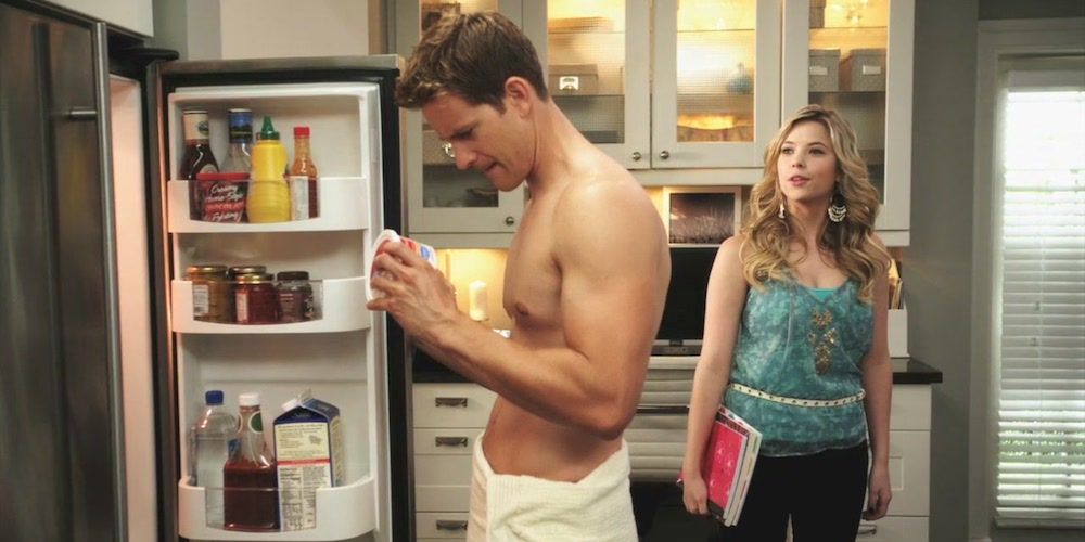Darren Wilden shirtless standing in front of the fridge with Hanna looking at him on Pretty Little Liars