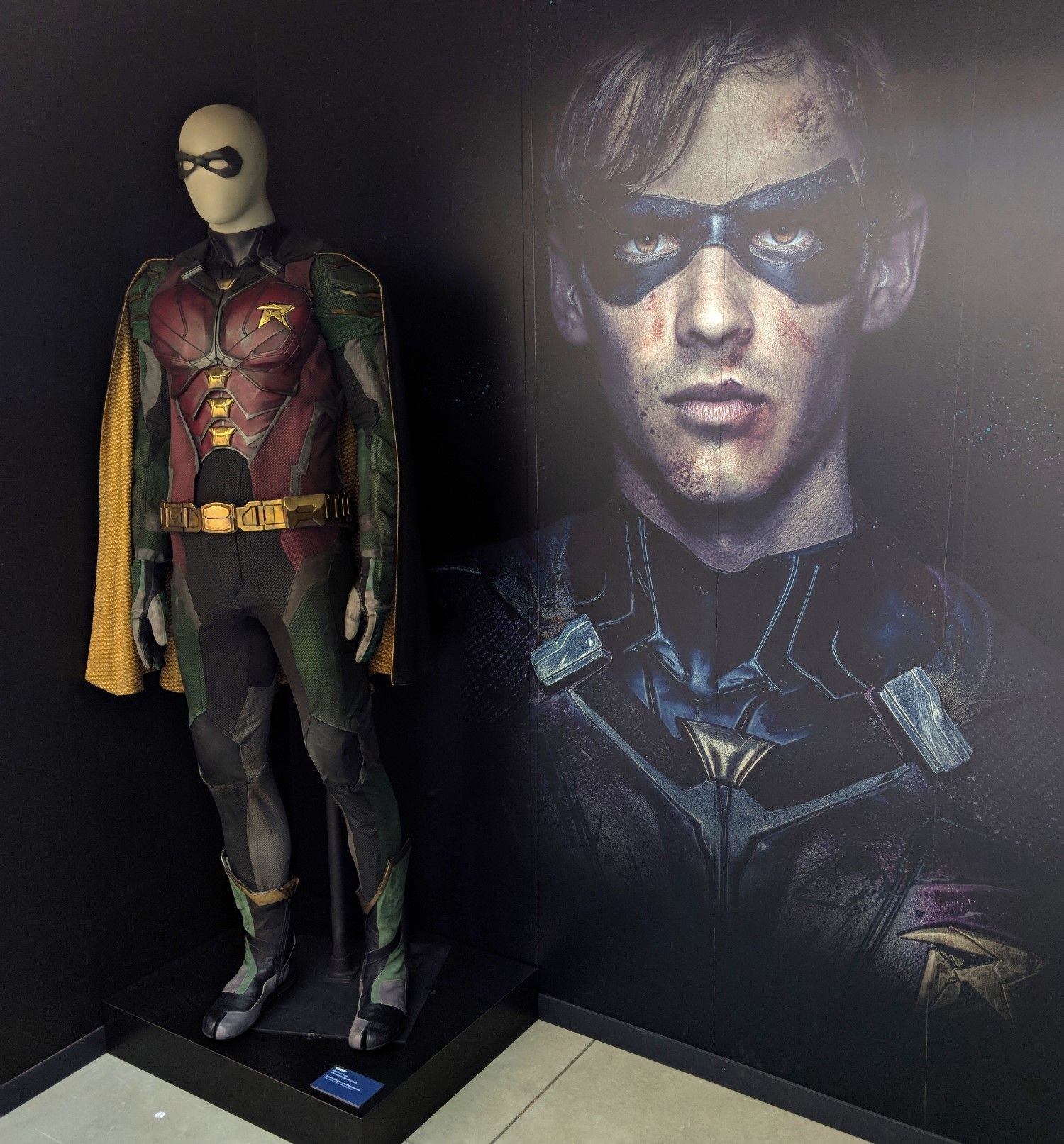 Titans Robin Suit Comic Con