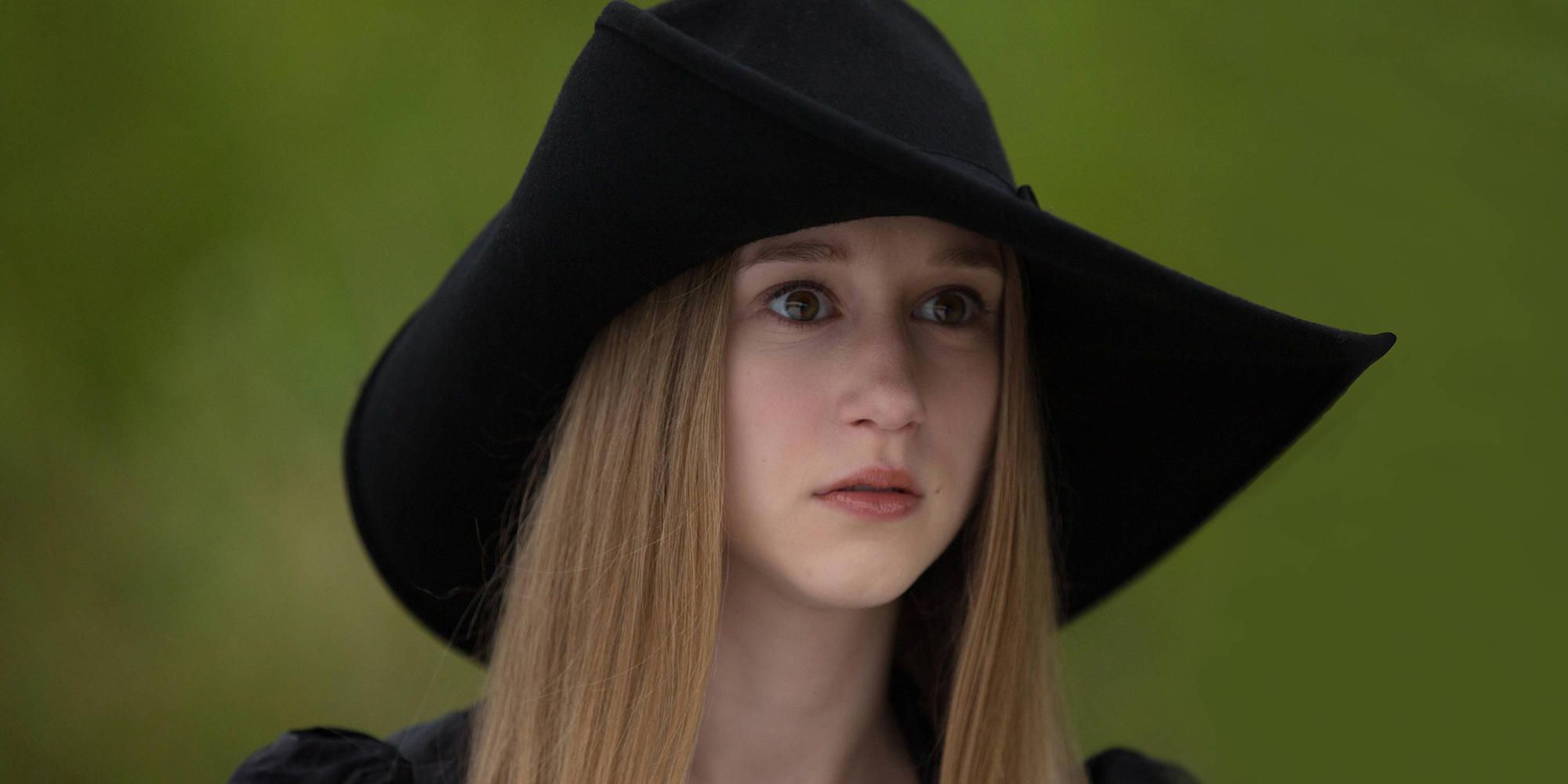 Zoe looking confused in American Horror Story Coven
