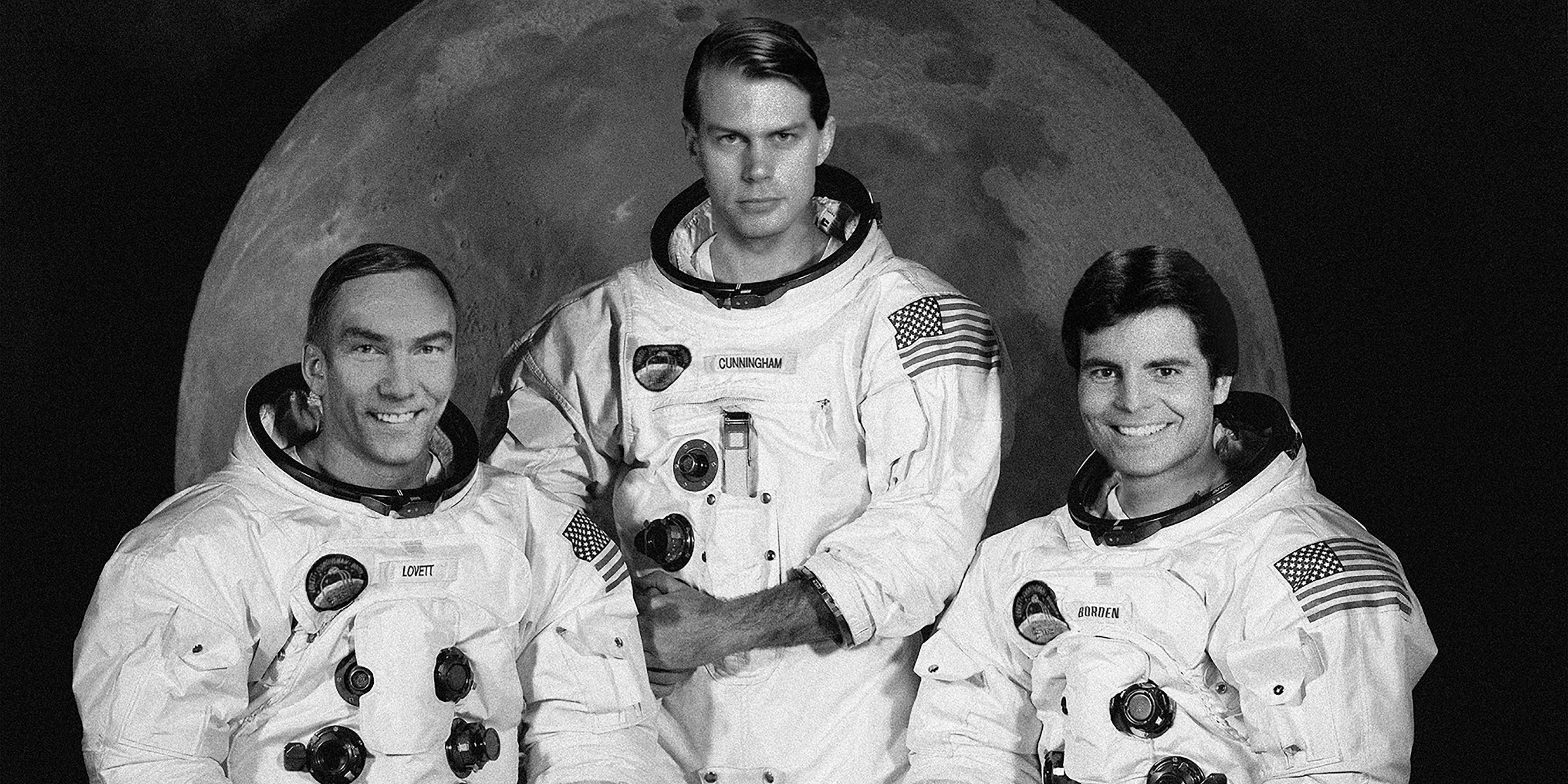 A tripulação da Apollo 18 reunida em uma foto