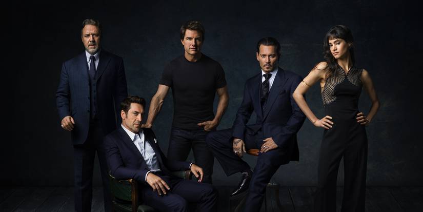  Russell Crowe, Javier Bardem, Tom Cruise, Johnny Depp, and Sofia Boutella posing in the Dark Universe promo