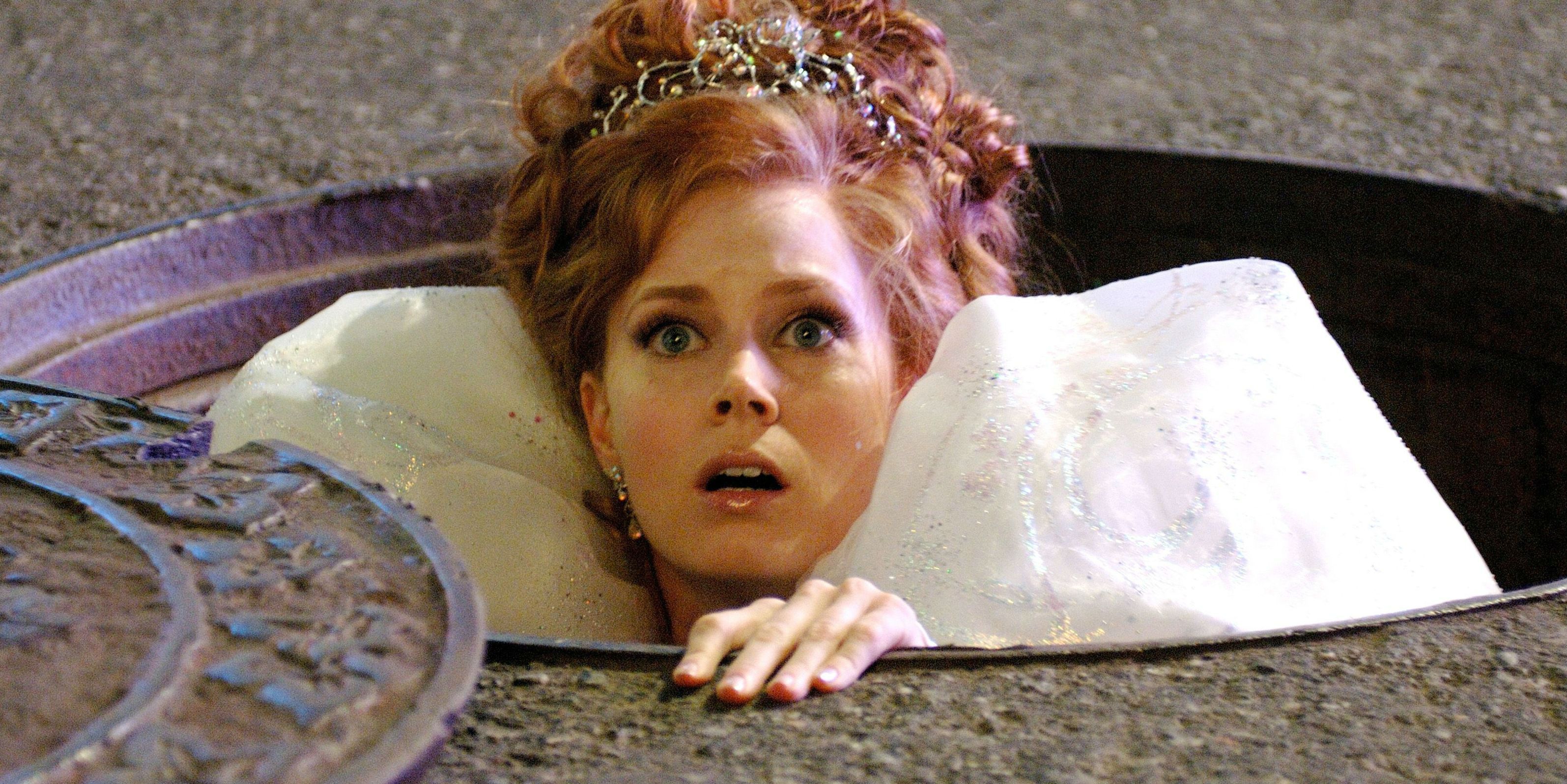 Enchanted - Amy Adams in manhole