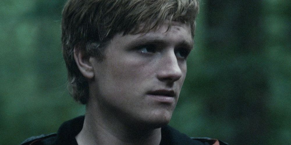 Peeta looking concerned at someone off-screen in The Hunger Games.