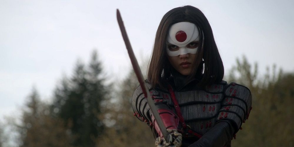 Katana holds her sword in Arrow