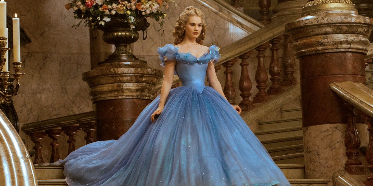 Cinderella arriving at the ball