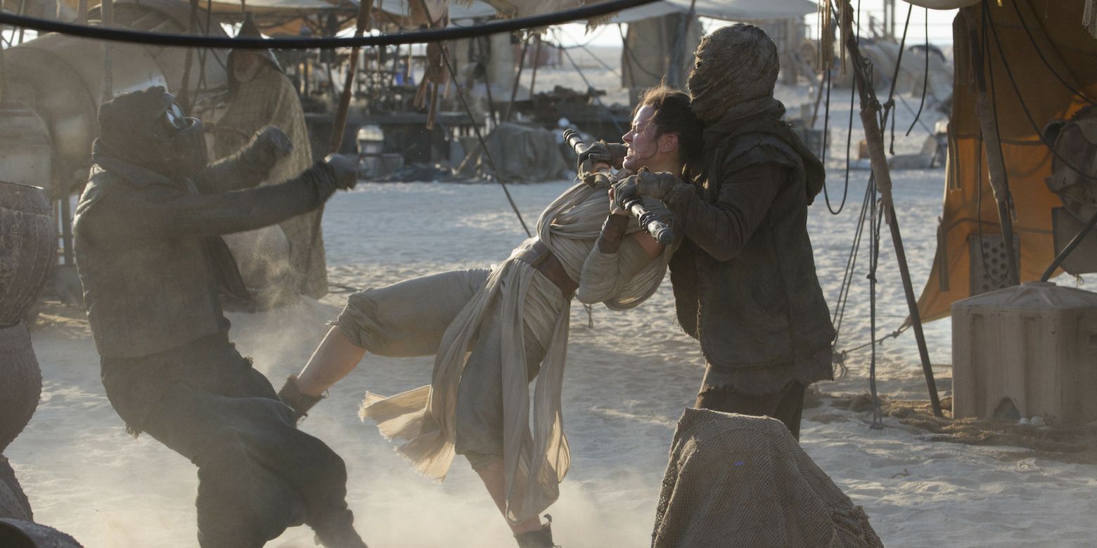 Rey fights with staff star wars
