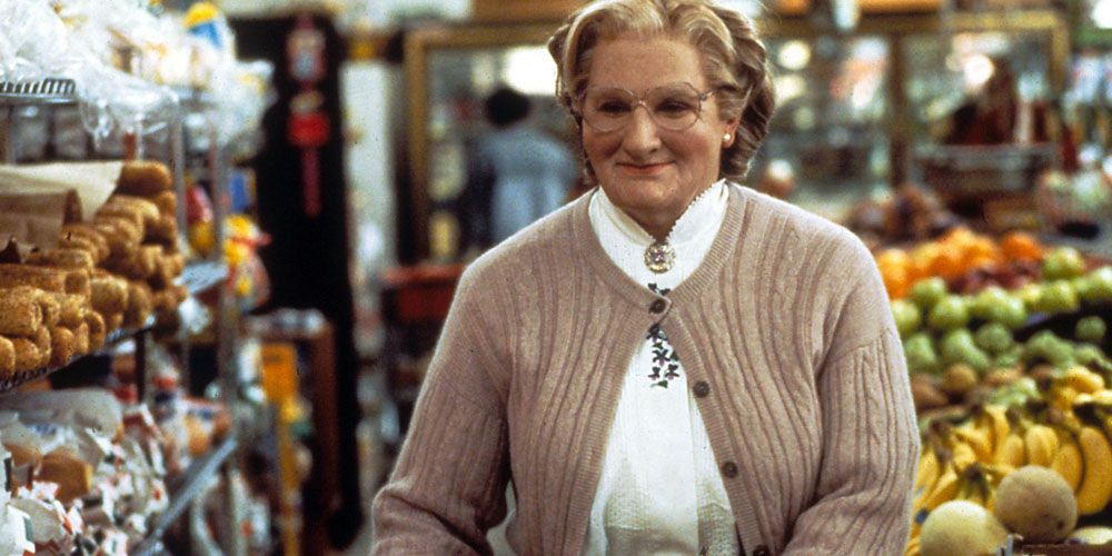 Robin Williams as Euphegenia Doubtfire smiling in the grocery store in Mrs Doubtfire