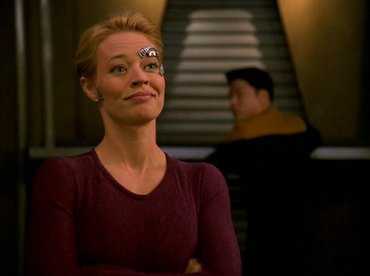 Seven of Nine and Harry Kim in Voyager