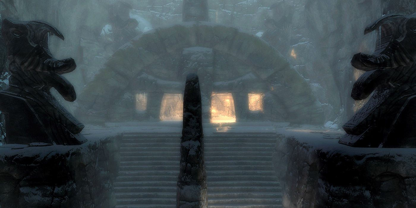 A wide shot of Ironbind Barrow&rsquo;s entrance in Skyrim