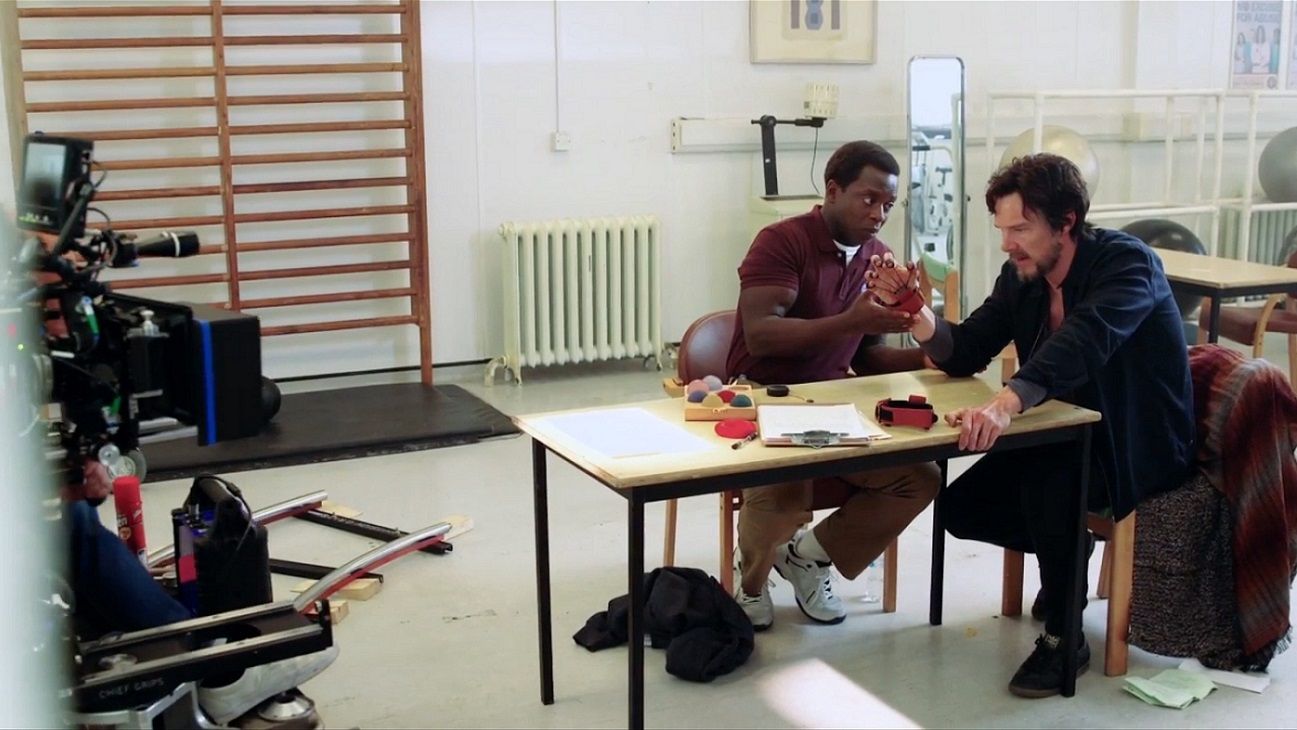 25 Behind-The-Scenes Photos That Completely Change Doctor Strange