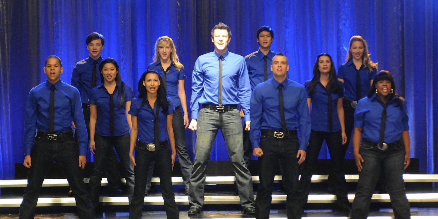 New Directions performing Somebody to Love