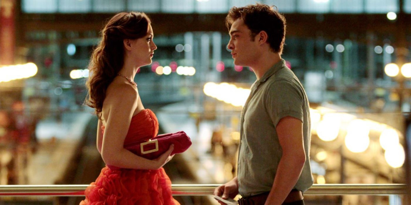 Chuck and Blair stand at the train station in Gossip Girl.