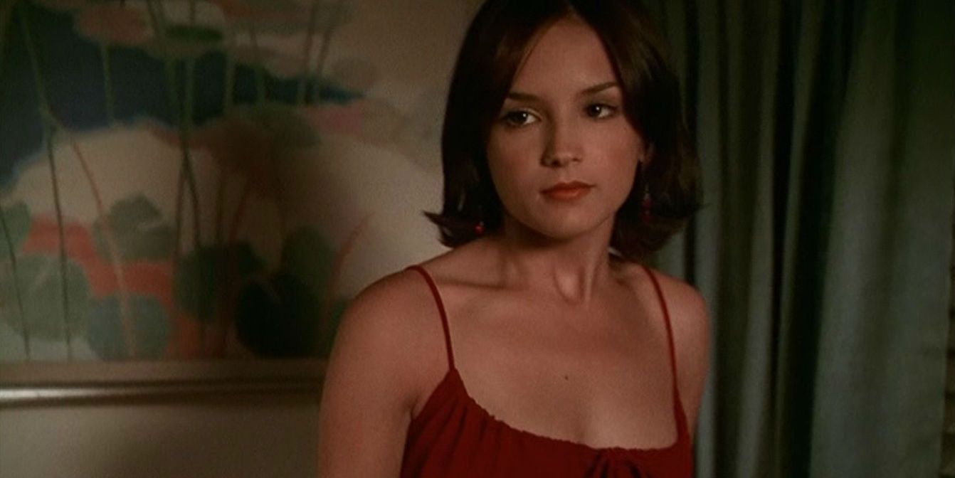 Rachael Leigh Cook wearing red dress in She's All That
