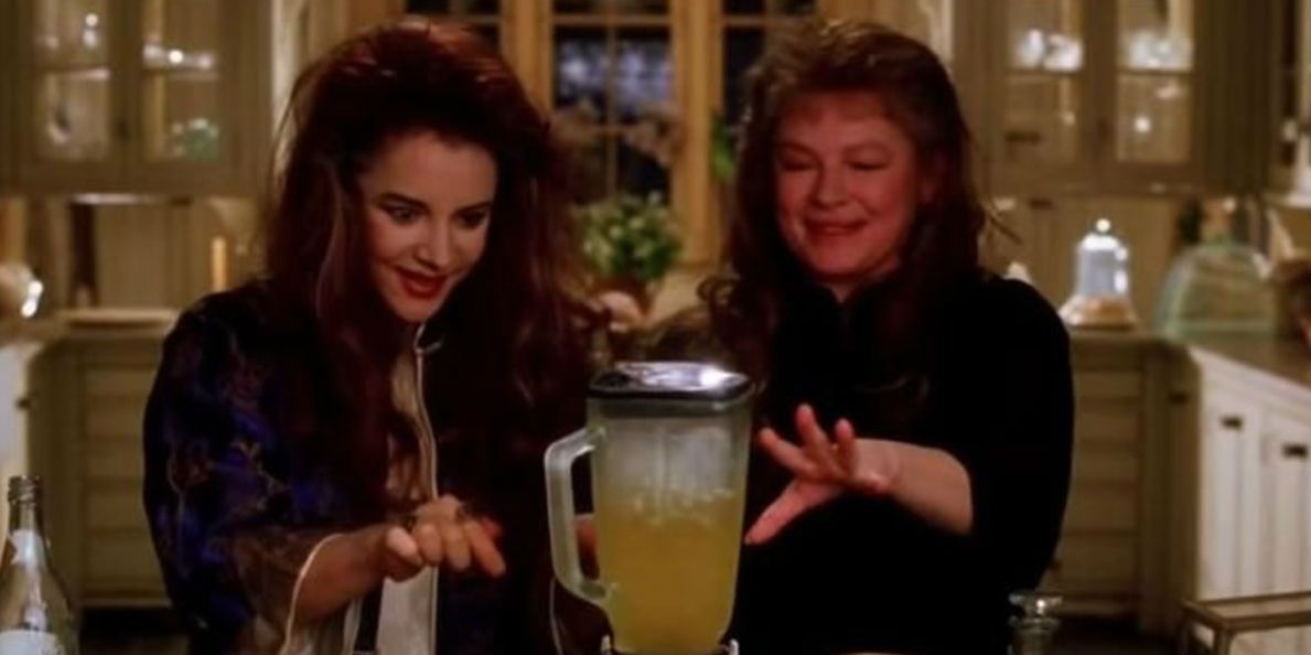 Stockard Channing and Dianne Wiest as the aunts in Practical Magic