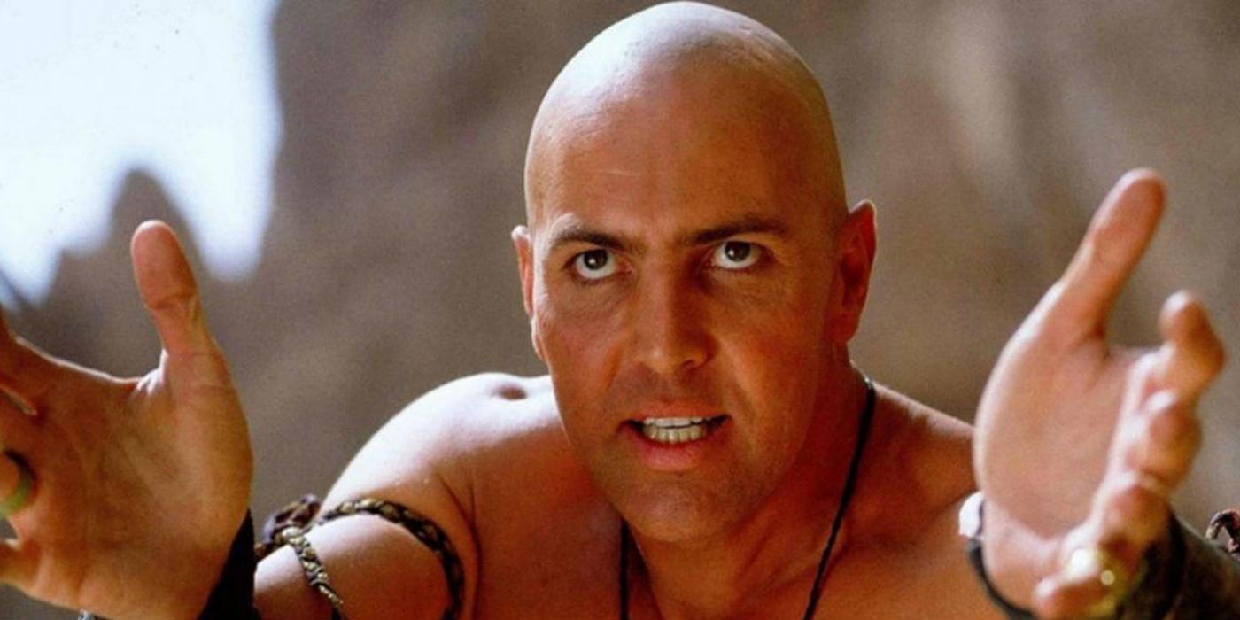 Arnold Vosloo with his hands held out in The Mummy