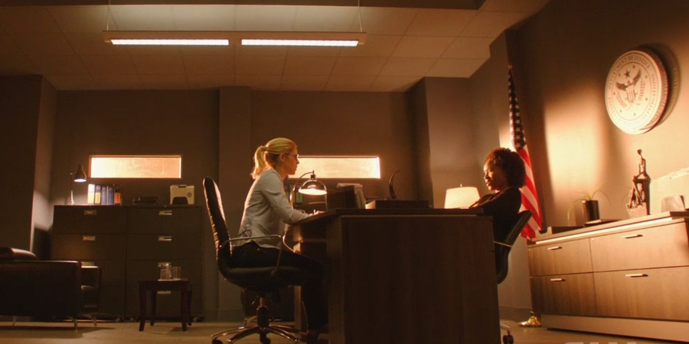 Arrow Felicity Smoak Confronts FBI Agent Samandra Watson