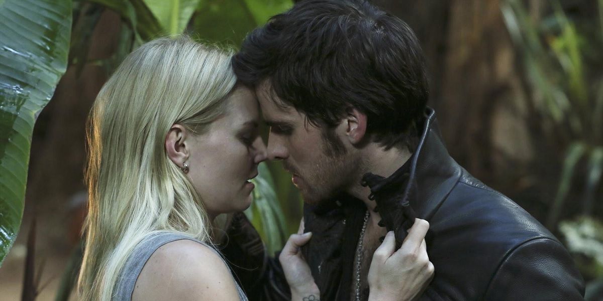 Captain Hook and Emma Swan in Neverland in Once Upon A Time