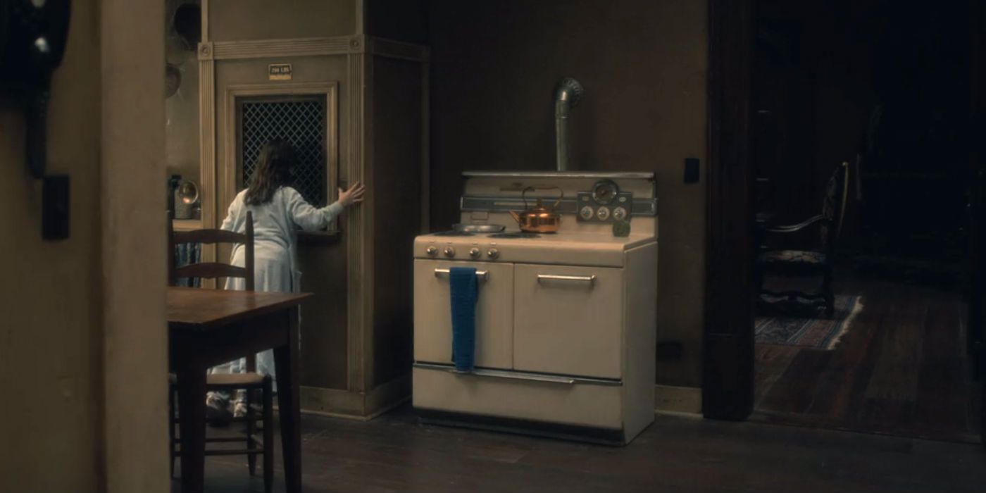 Haunting of Hill House - Hidden dumb waiter ghost