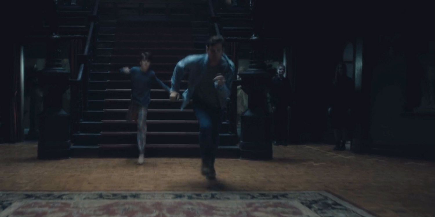 Haunting of Hill House - Hidden ghosts by the stairs