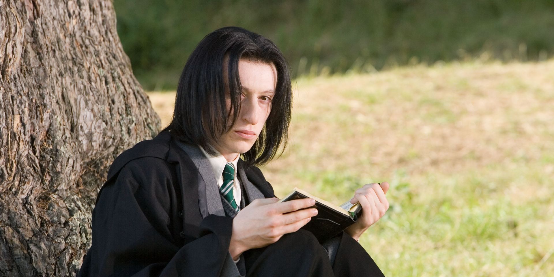 Um adolescente Severus Snape nos filmes de Harry Potter.