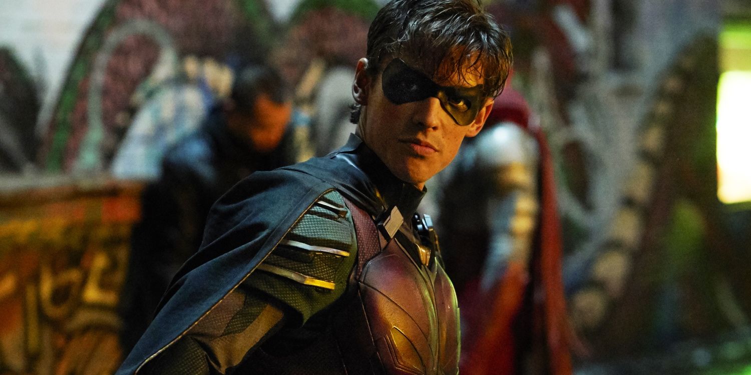 Brenton Thwaites como Dick Grayson/Robin em Titãs 