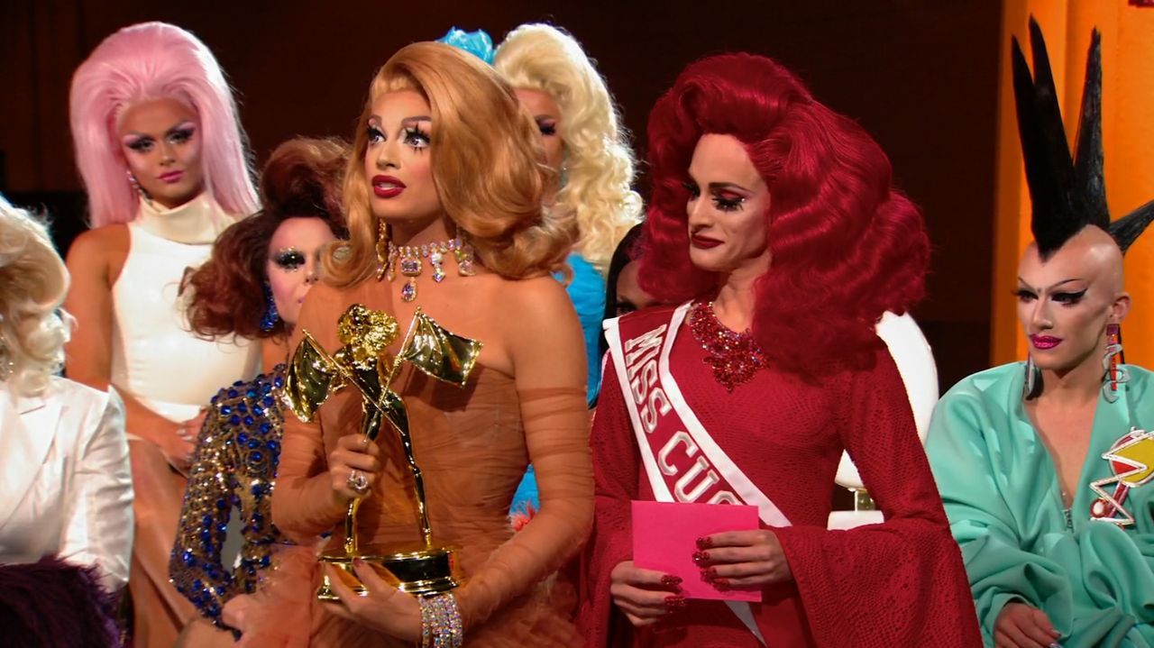 Valentina wins Miss Congeniality RuPauls Drag Race