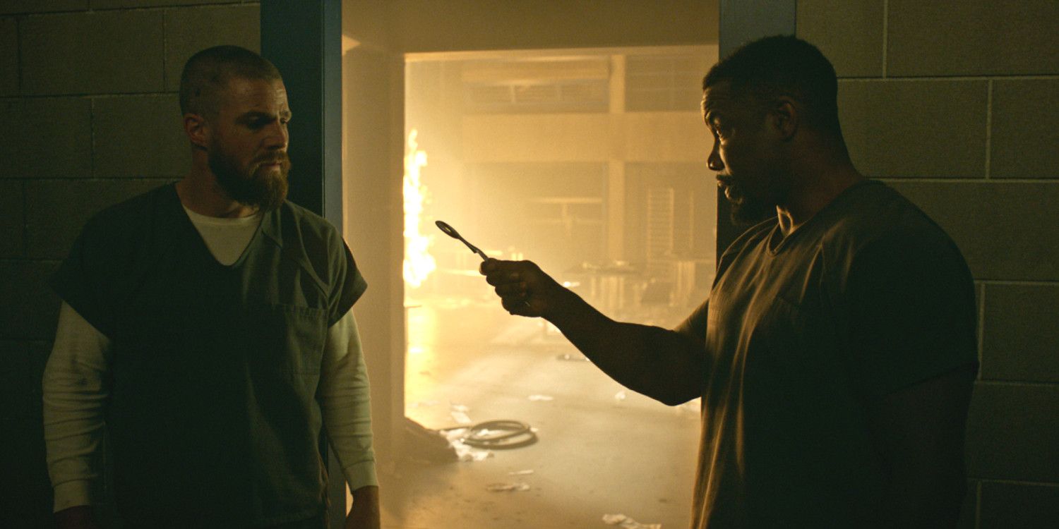 Arrow Stephen Amell as Oliver Queen and Michael Jai White as Ben Turner Green Arrow Bronze Tiger