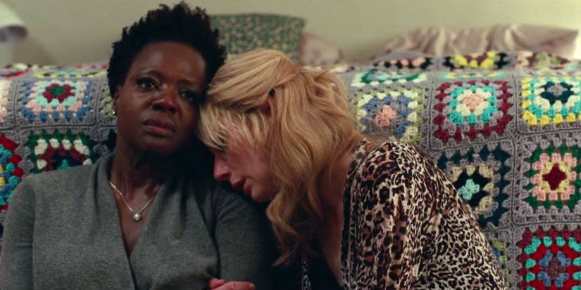 Alice (Elizabeth Debicki) crying on Veronica's (Viola Davis) shoulder in Widows