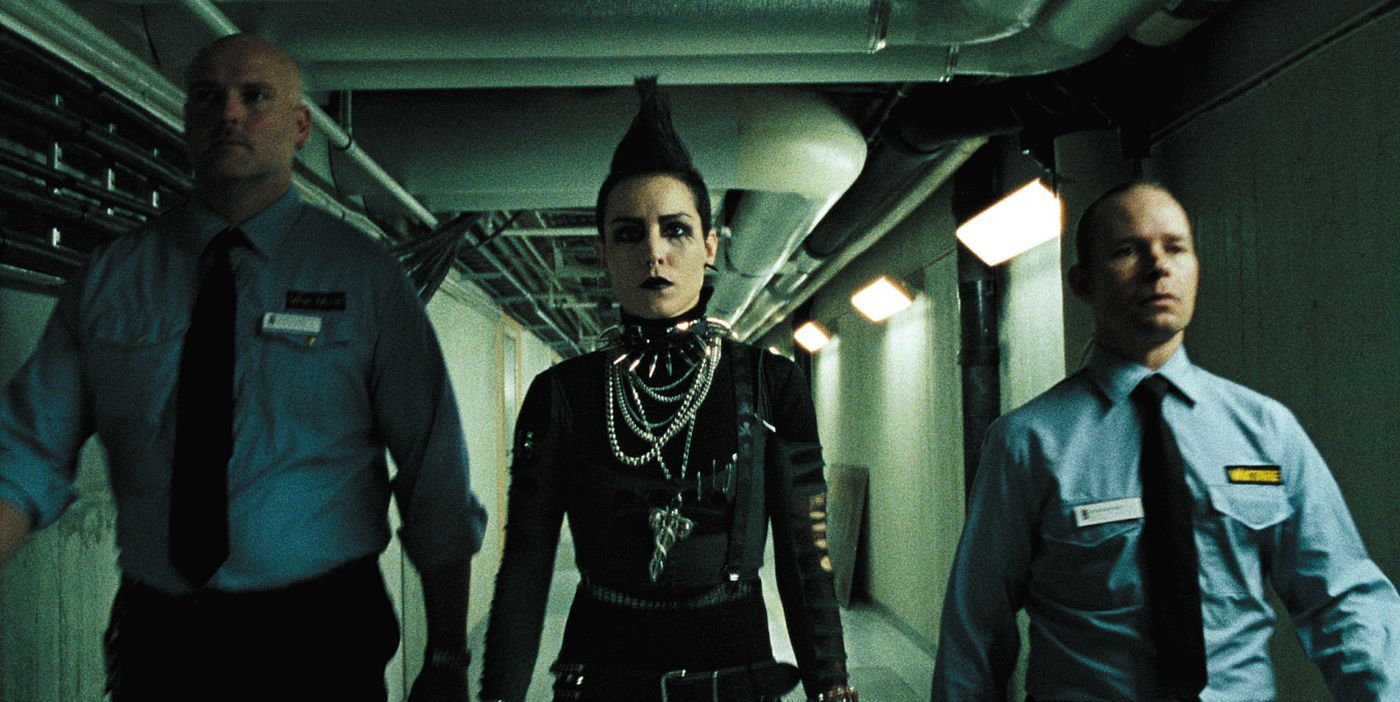 Lisbeth Salander walking with two cops in The Girl Who Kicked The Hornet's Nest