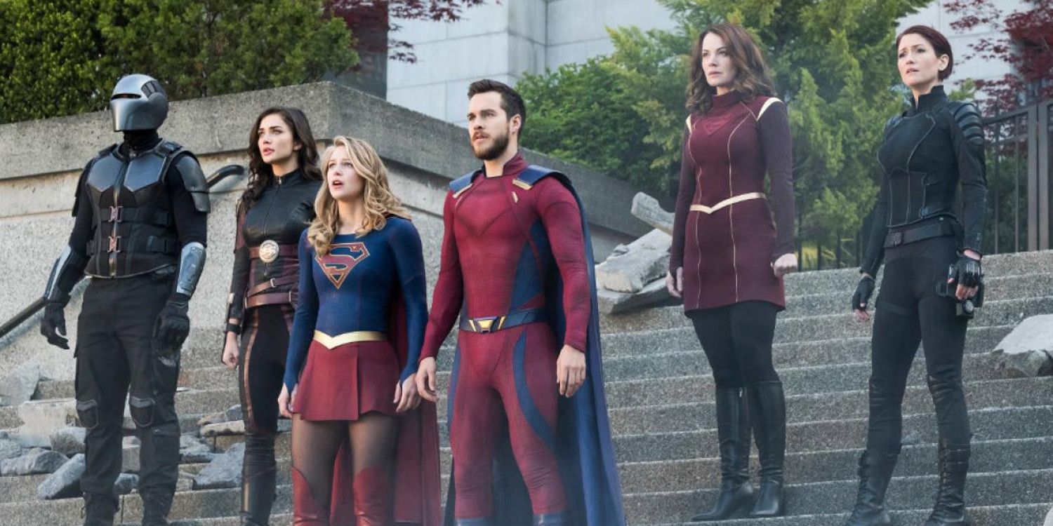 Supergirl and her allies in Reigns End from Supergirl Season 3