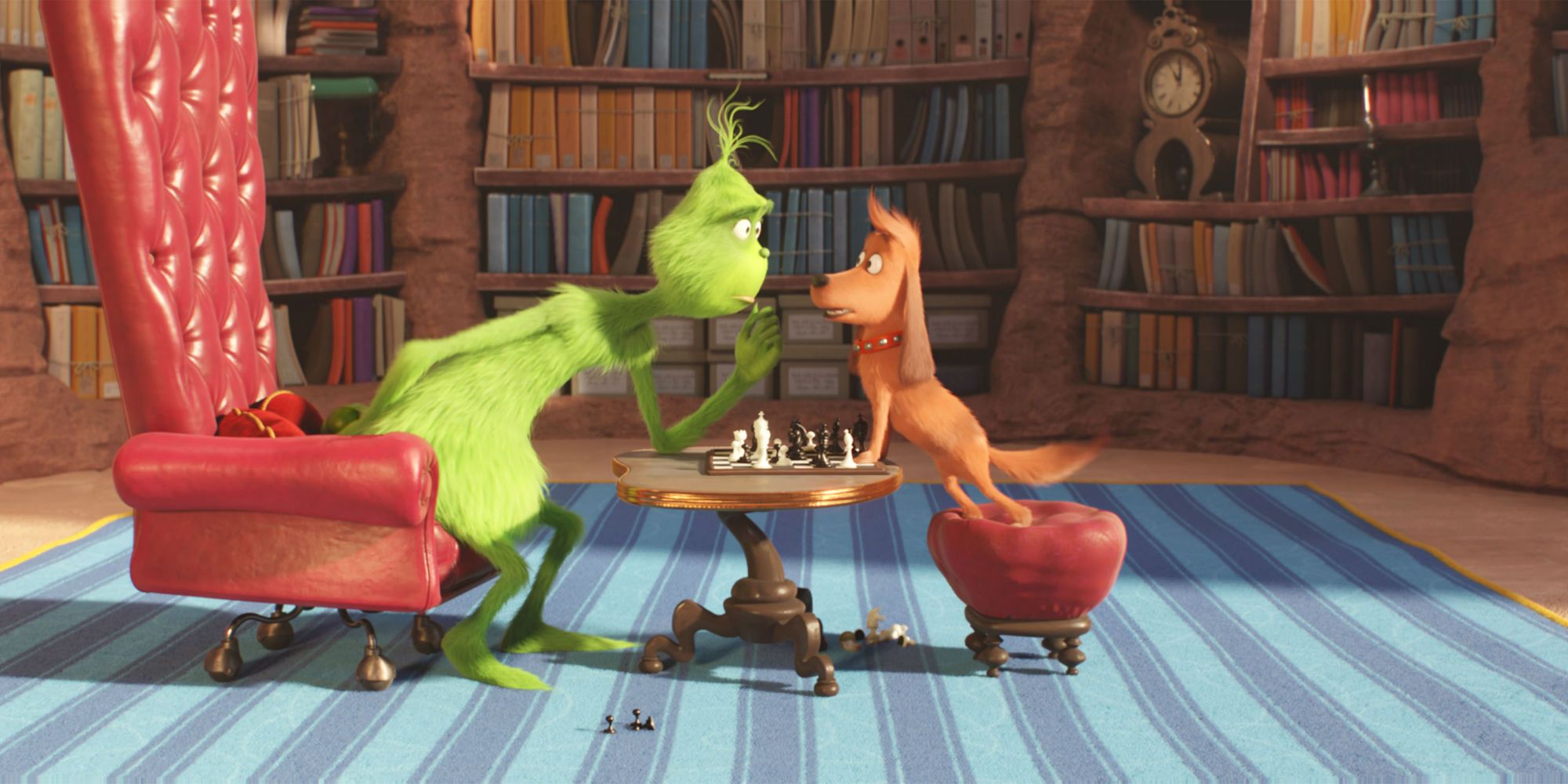 Max e o Grinch se enfrentam em uma partida de xadrez no filme de animação de 2018