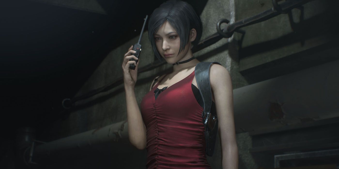 Ada Wong talks on a walkie talkie in the Resident Evil 2 remake.